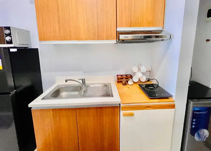 8 Adriatico 23 1 Bedroom With Balcony In Ermita Near Us Embassy And Saint Lukes Medical Extension Clinic Manille